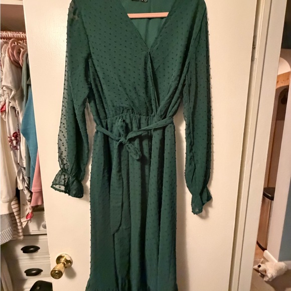 Dresses & Skirts - Elegant Green Women's Dress